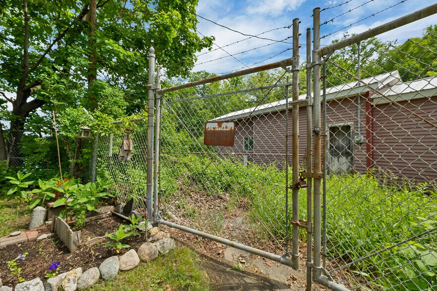 More Photos Of 22 Main St, Ashland Warehouse For Sale