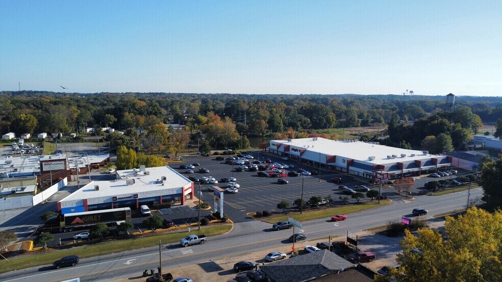 More Photos Of 1508 2nd Ave, Opelika Flex For Lease