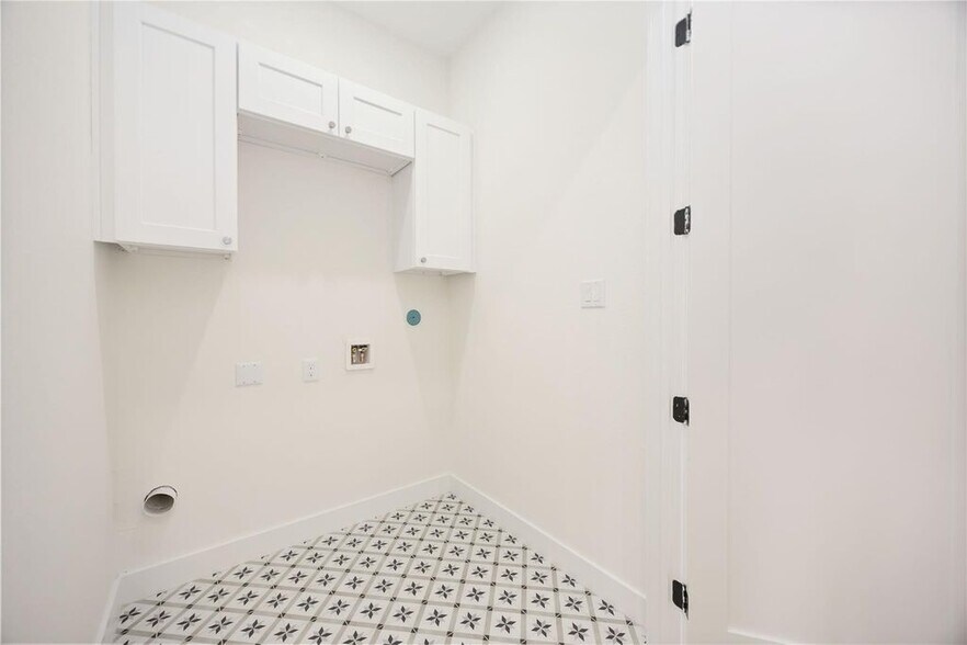 More Photos Of 422 E 41st St, Houston Multifamily For Sale