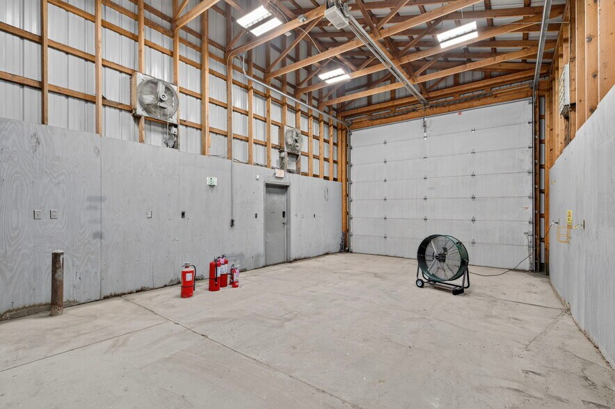 More Photos Of 287 Evergreen Rd, Strafford Industrial For Lease