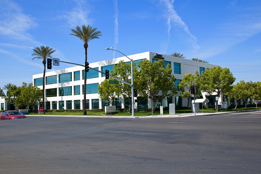 More Photos Of 4200 Truxtun Ave, Bakersfield Office For Lease