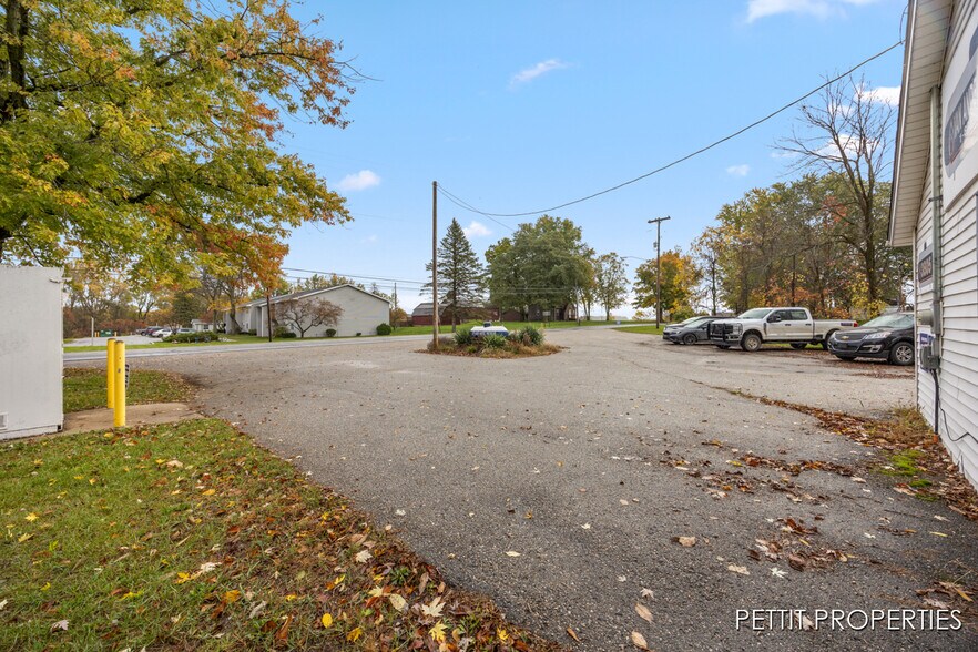 More Photos Of 3805 S Ravenna Rd, Ravenna Office For Sale