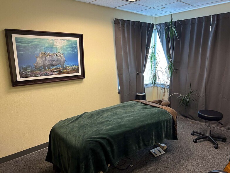 More Photos Of 3990 Collins Way, Lake Oswego Office For Sale