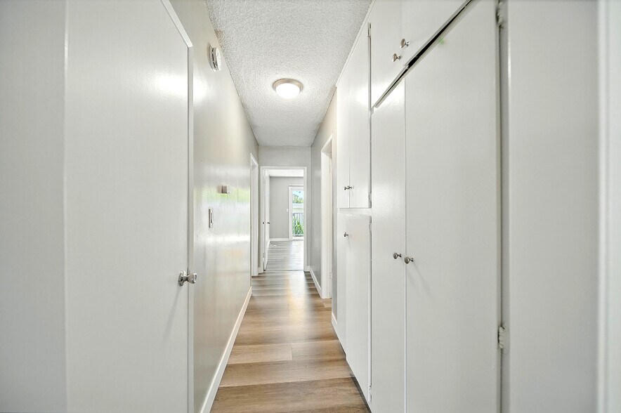 More Photos Of 1165 Thompson Ave, Glendale Apartments For Sale