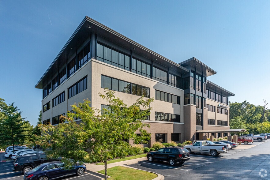 More Photos Of 4375 N Vantage Dr, Fayetteville Office For Lease