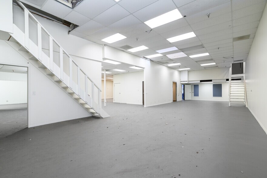 More Photos Of 2368 Eastman Ave, Ventura Distribution For Sale