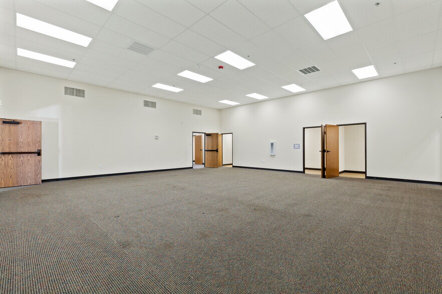 More Photos Of 26243 State Highway 51, Wagoner Medical For Sale