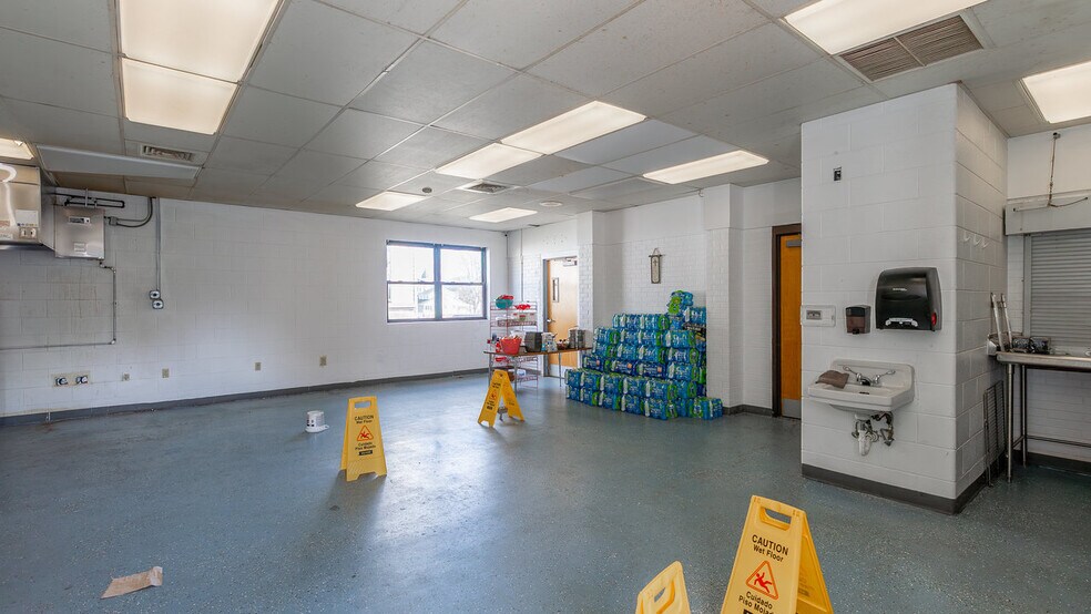 More Photos Of 81 Evick Dr, Franklin Flex For Sale