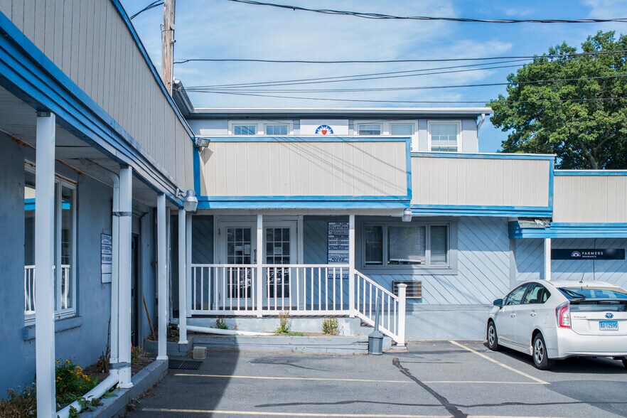 More Photos Of 504 Main St, Farmington Office For Lease