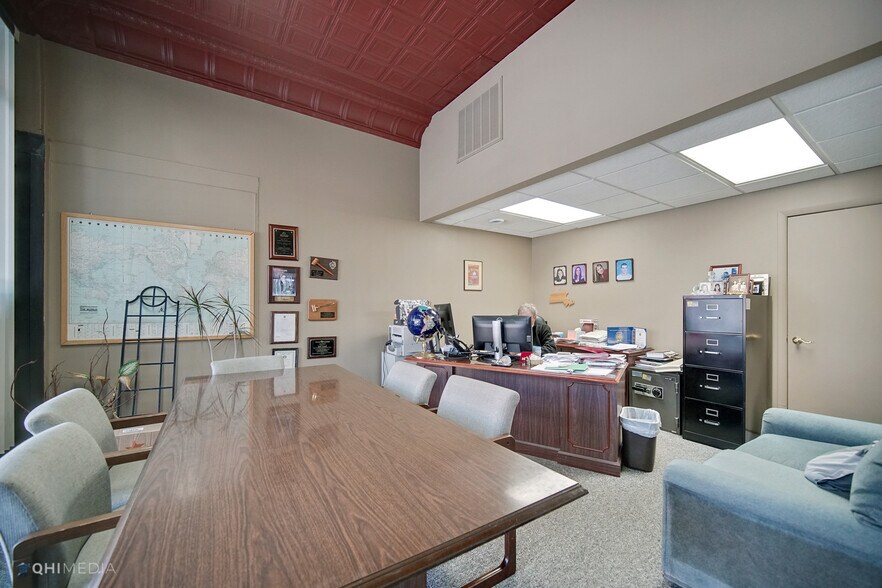 More Photos Of 1956 Ridge Rd, Homewood Storefront Retail Residential For Lease