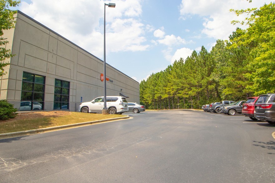More Photos Of 1030 London Dr, Birmingham Light Distribution For Sale