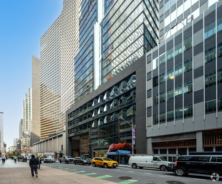 More Photos Of 133 W 52nd St, New York Apartments For Lease