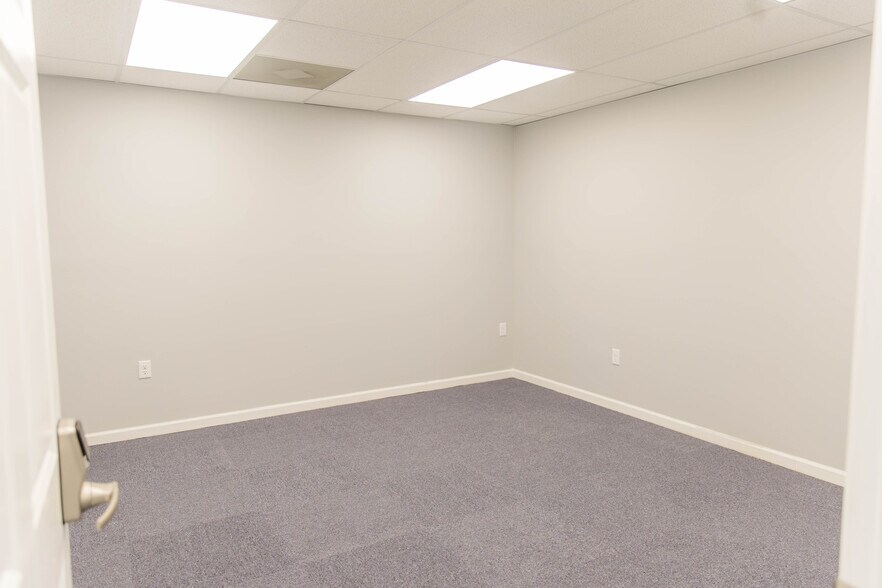 More Photos Of 1311 Jamestown Rd, Williamsburg Coworking Space