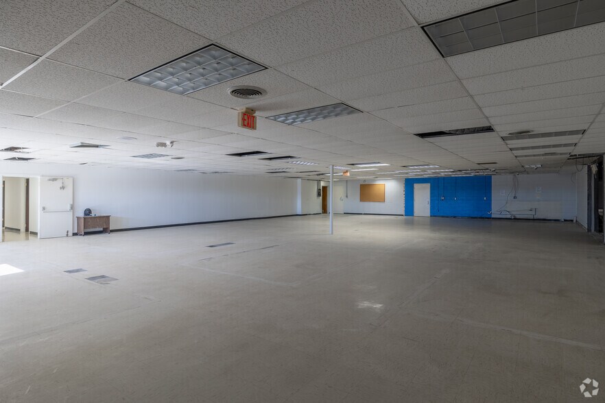 More Photos Of 20 Willow Springs Cir, York Warehouse For Lease