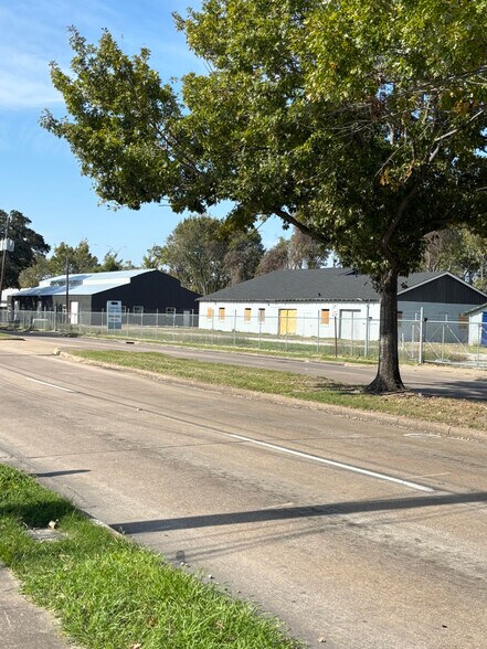 More Photos Of 11980 Alief Clodine Rd, Houston Light Distribution For Sale