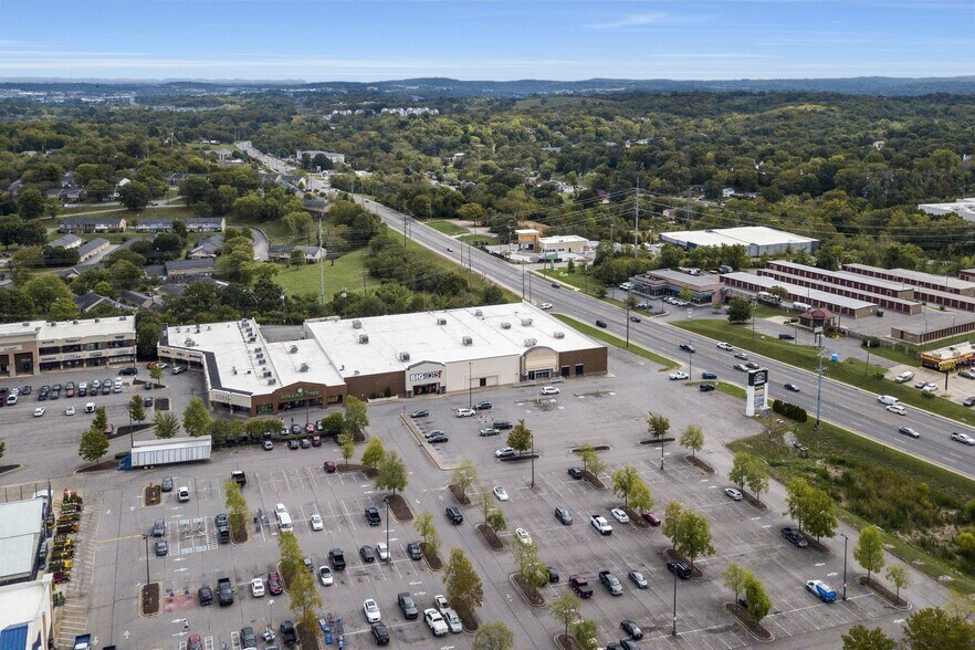 More Photos Of 5560 Nolensville Pike, Nashville Department Store For Lease