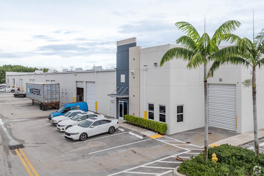 More Photos Of 21000 Sheridan St, Fort Lauderdale Warehouse For Lease