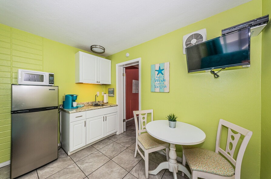 More Photos Of 12100 Gulf Blvd, Treasure Island Hotel For Sale