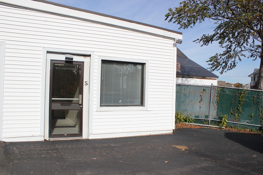 More Photos Of 16-18 Cottage St, Franklin Unknown For Lease