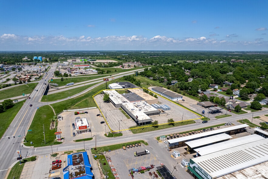 Primary Photo Of 2700 W 18th Ave, Emporia Hotel For Sale
