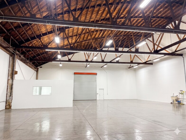 More Photos Of 5900 Pruitt Ave, Windsor Warehouse For Lease