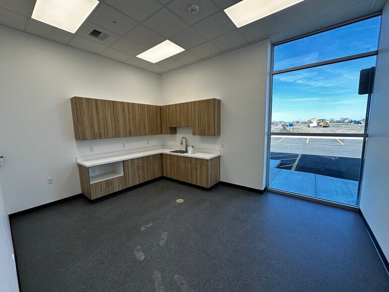 More Photos Of 3218 S Frontage Rd, Billings Distribution For Lease