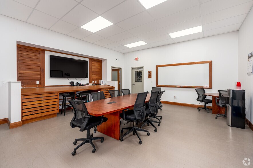 More Photos Of 9150 Harrison Park Ct, Indianapolis Light Distribution For Lease