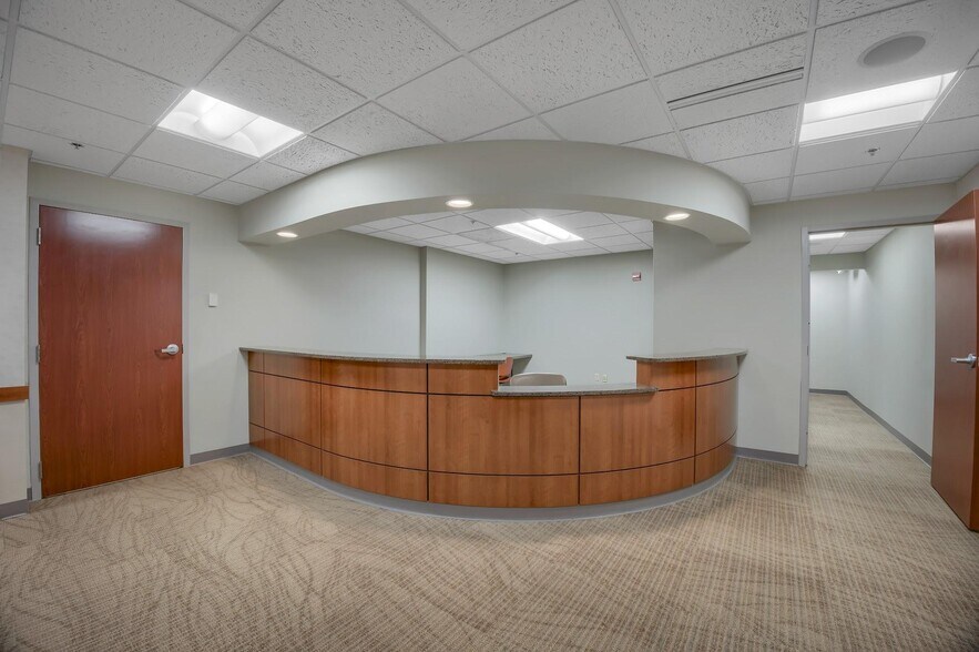 More Photos Of 21 Laurel Ave, Cornwall Medical For Lease