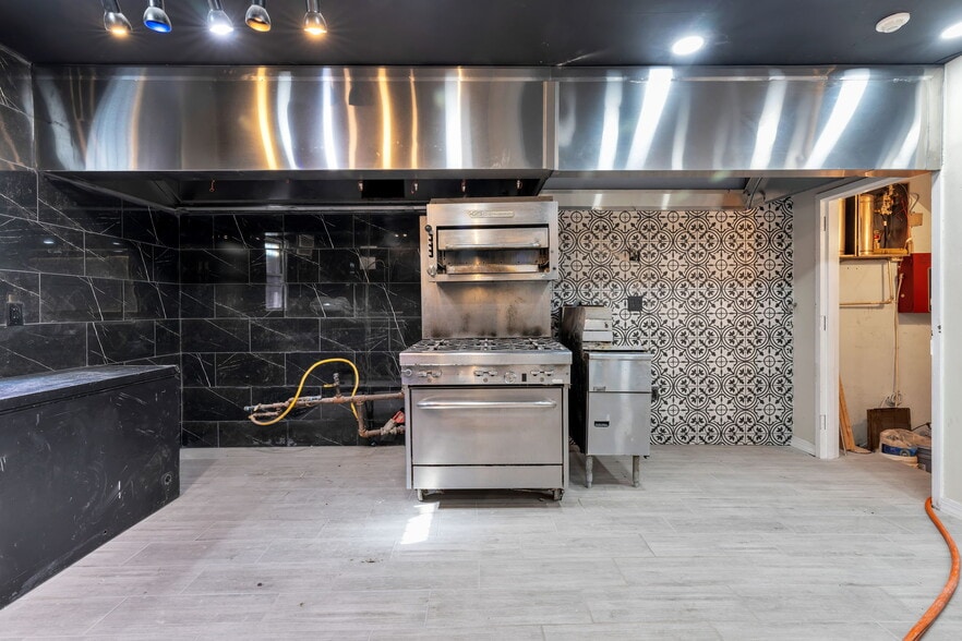 More Photos Of 166 Getty Ave, Paterson Restaurant For Lease