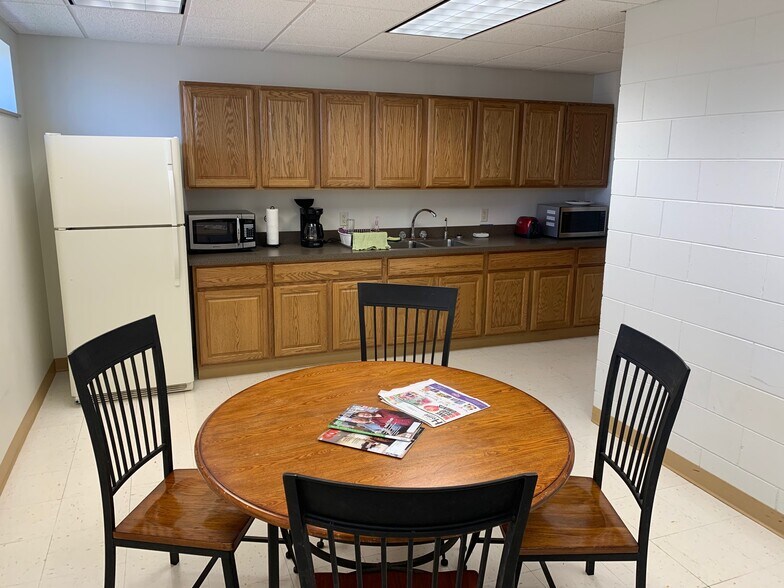 More Photos Of 1635 N Riverfront Dr, Mankato Office For Lease