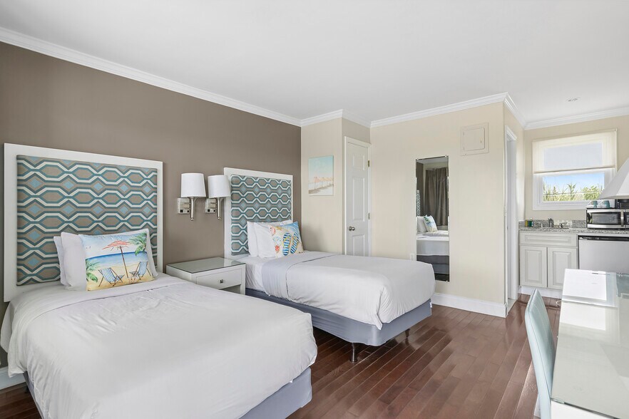 More Photos Of 53 W Tiana Rd, Hampton Bays Hotel For Sale