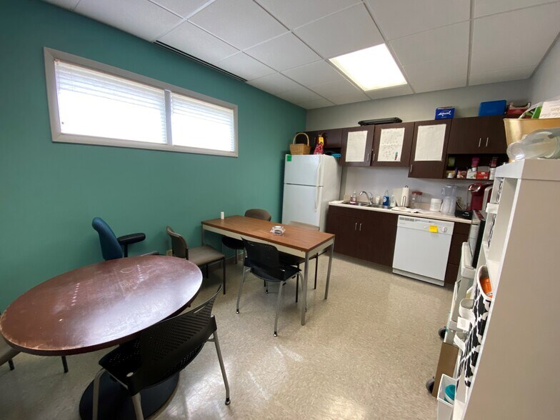 More Photos Of 505 Corporate Center Dr, Vandalia Medical For Lease