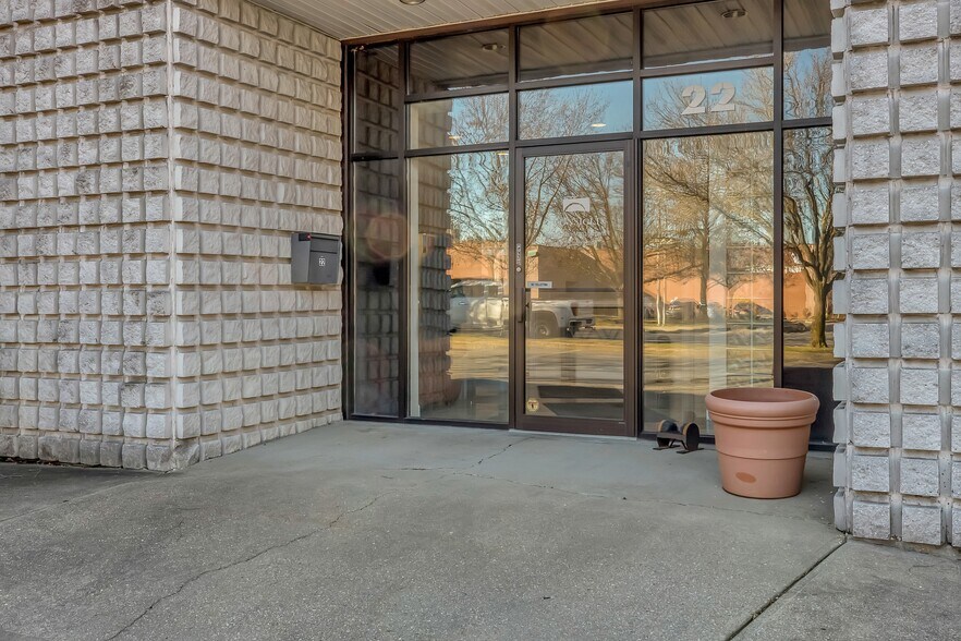 More Photos Of 22 Colt Ct, Ronkonkoma Warehouse For Sale