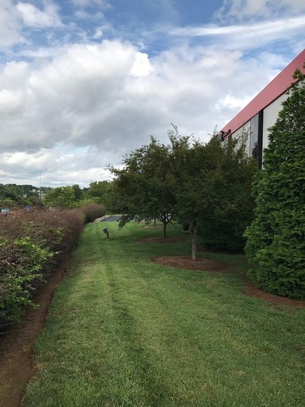 More Photos Of 8030 Arrowridge Blvd, Charlotte Office For Sale