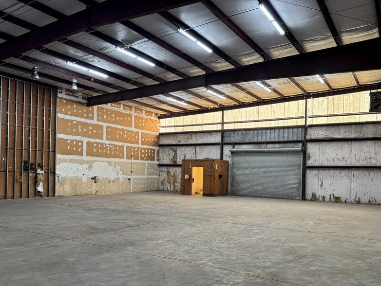 More Photos Of 3190 Highway 80 W, Bloomingdale Warehouse For Lease