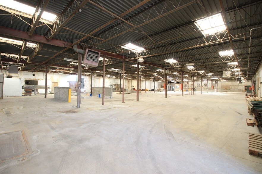 More Photos Of 66 W Colorado Ave, Memphis Warehouse For Sale