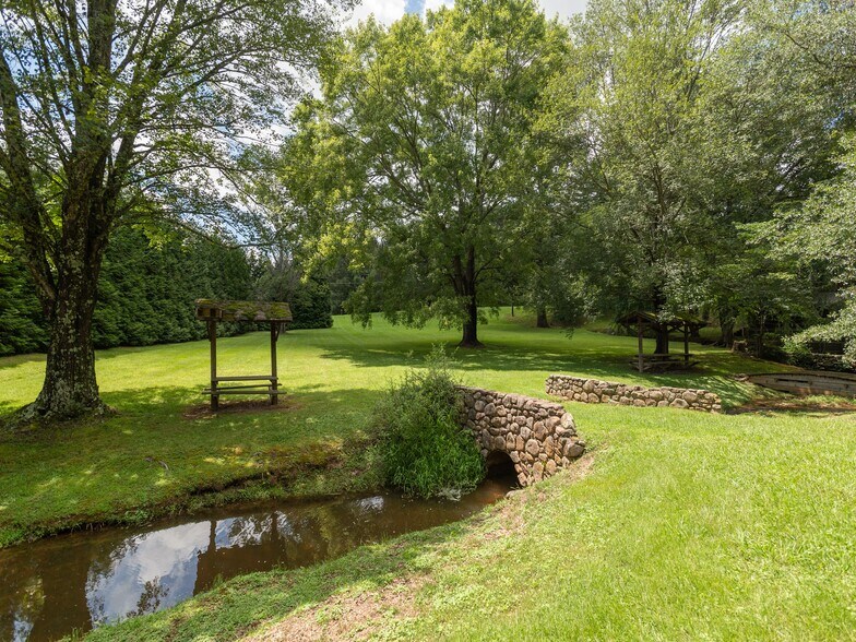 More Photos Of 8826 Boylston Hwy, Mills River Flex For Sale