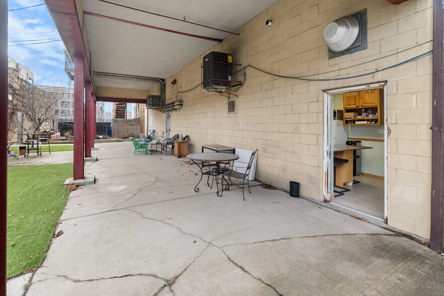 More Photos Of 1627 N Western Ave, Chicago Storefront For Lease