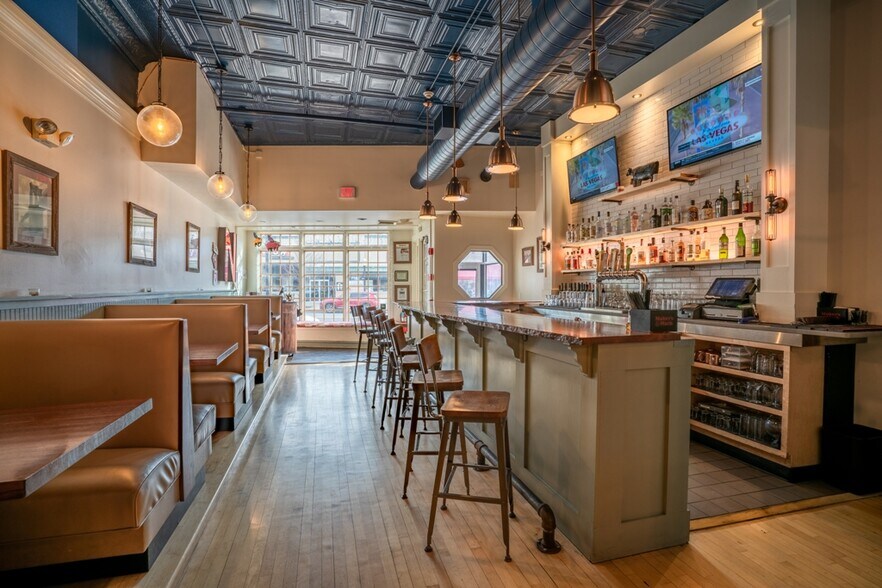 More Photos Of 30 S La Grange Rd, La Grange Restaurant For Sale