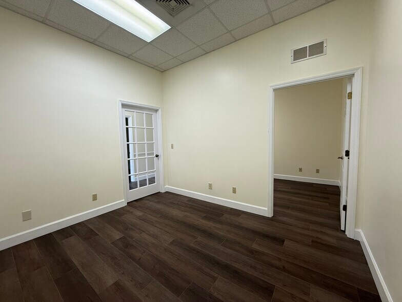 More Photos Of 104 La Costa Ln, Daytona Beach Office Residential For Lease