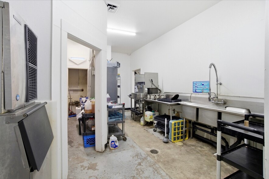 More Photos Of 4405-4435 Liberty Rd S, Salem Restaurant For Lease