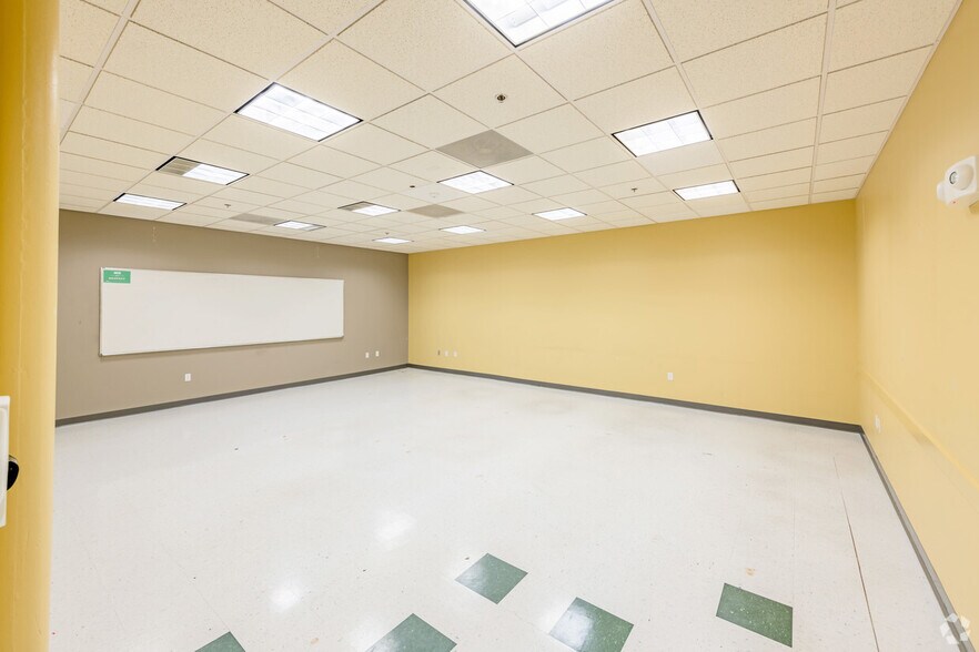 More Photos Of 1082 Davol St, Fall River Apartments For Lease