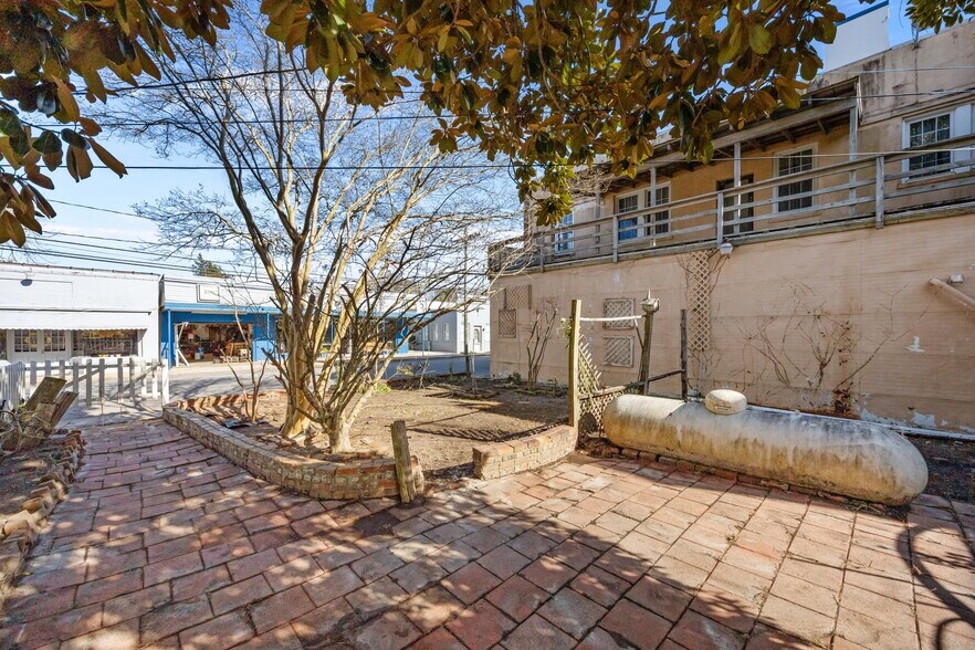 More Photos Of 101 Broad St, Columbia Flex For Sale