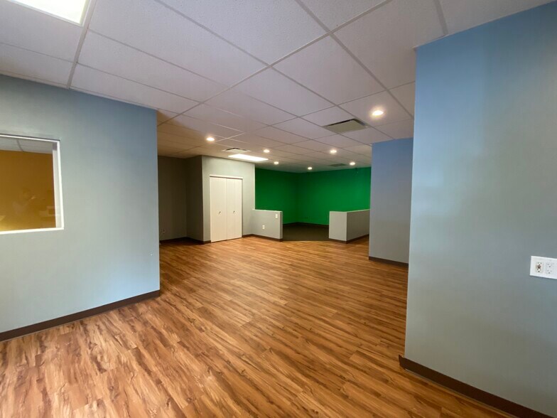 More Photos Of 300 Industrial Pky, Chagrin Falls Light Manufacturing For Lease