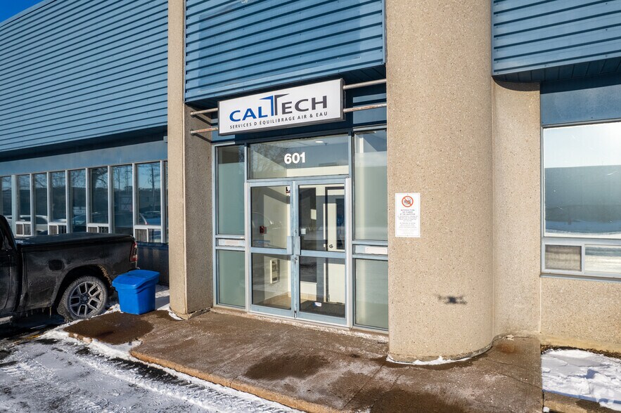 More Photos Of 601-631 Rue Bériault, Longueuil Warehouse For Lease