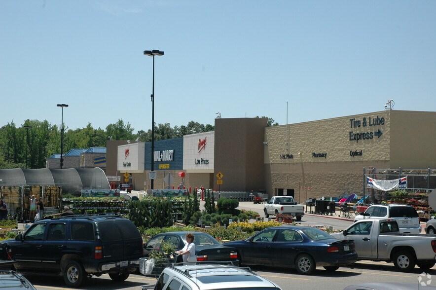 More Photos Of 1907-1911 W Parker Rd, Jonesboro General Retail For Lease