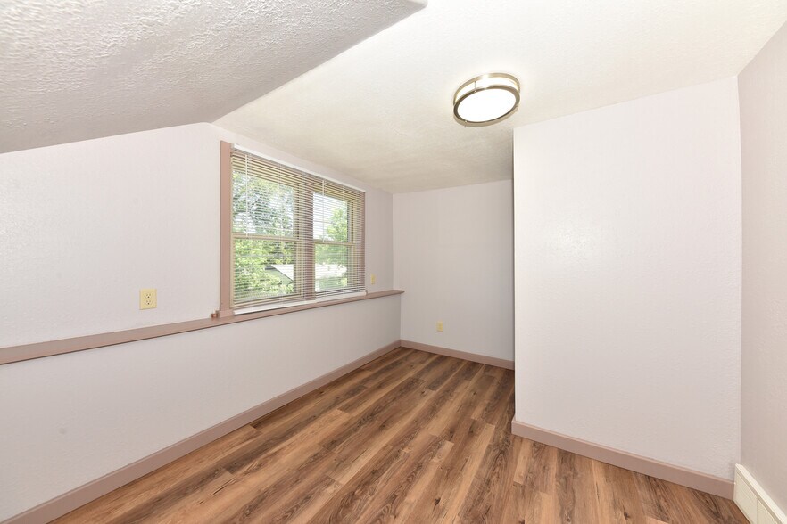 More Photos Of N96W20275 County Line Rd, Menomonee Falls Multifamily For Sale