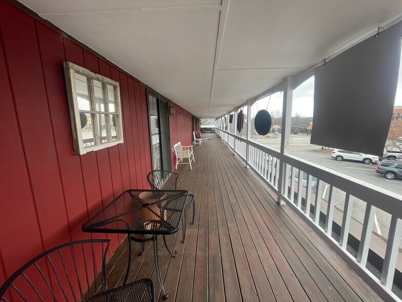 More Photos Of 1423 Washington St, Clarkesville Storefront Retail Office For Lease