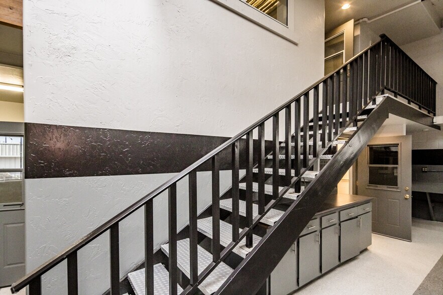 More Photos Of 1600 Acoma Blvd W, Lake Havasu City Service For Sale