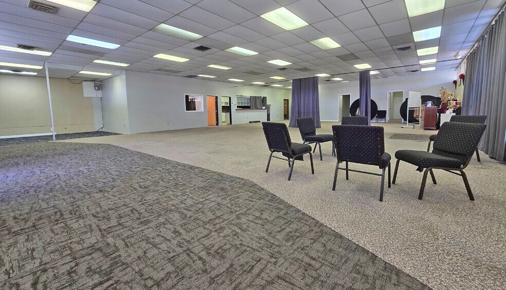More Photos Of 902 Oak Ln, Rio Linda Office For Lease